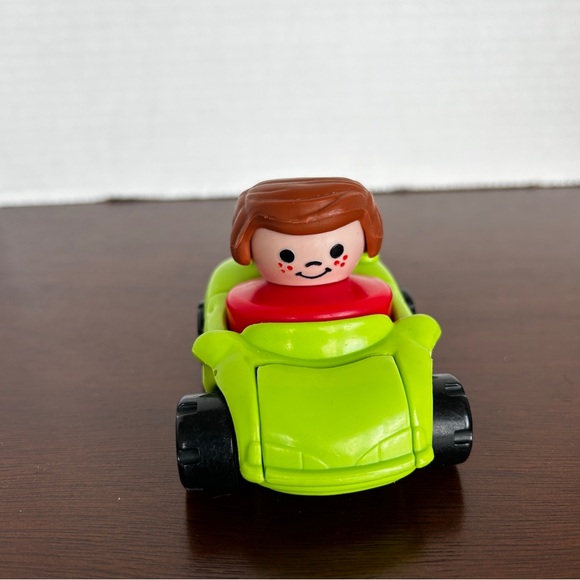 4 Sets for $20 - Two Fisher Price Little People Replacement Pieces Girl Car - Picture 2 of 11